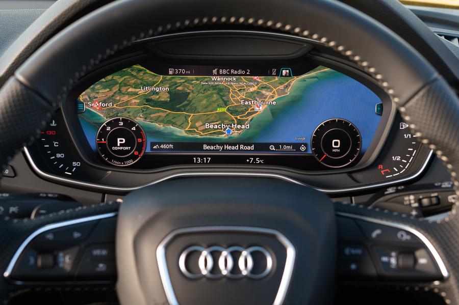 Панель приборов Audi Q5 TDI Quattro S-Line 2017 года  (UK) (фото 6 из 26)